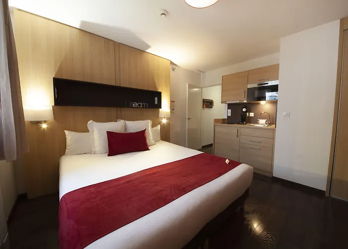 Privilodges Carre De Jaude Aparthotel 3*